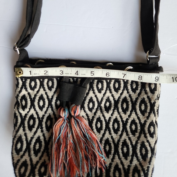 Drawstring Tassel Bag from Buckhead Betties Durry Black / Cream DDB-04025 NWT - Picture 8 of 11